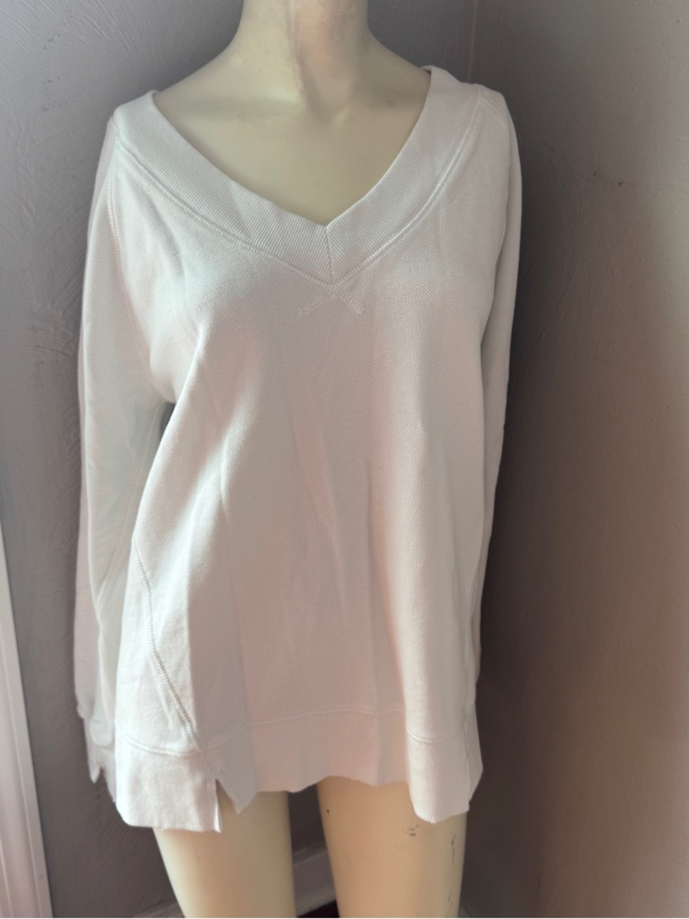 Aerie oversized v neck white sweatshirt size XXS